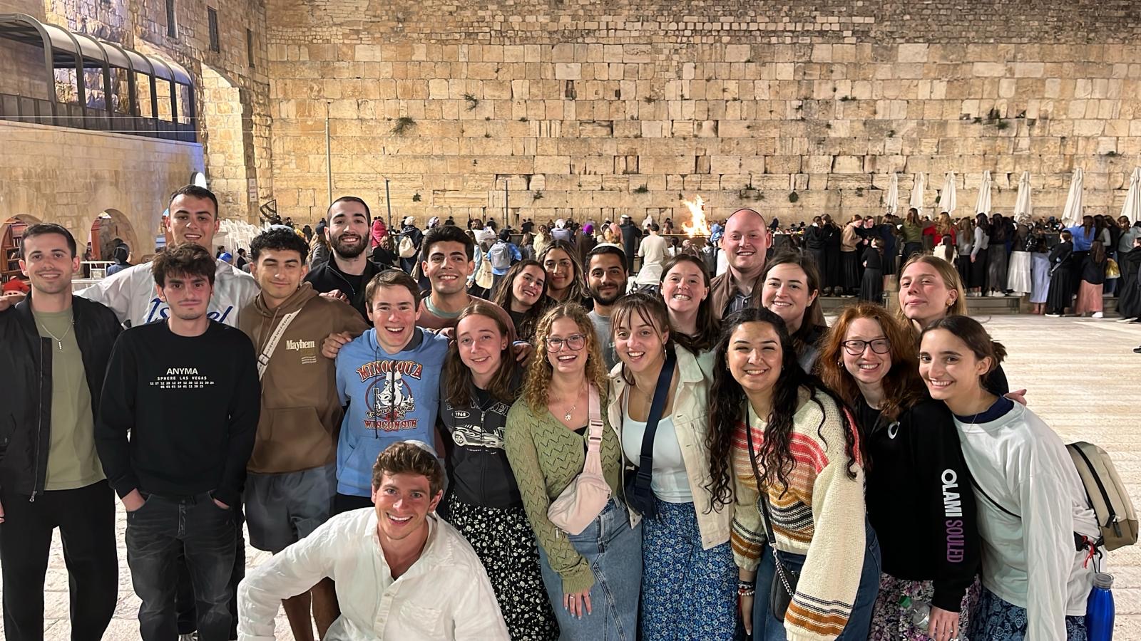 Akiva group gathered at the Western Wall in Jerusalem