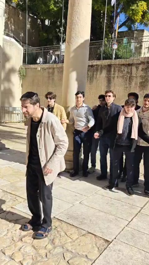 Akiva participants singing and gathering outside